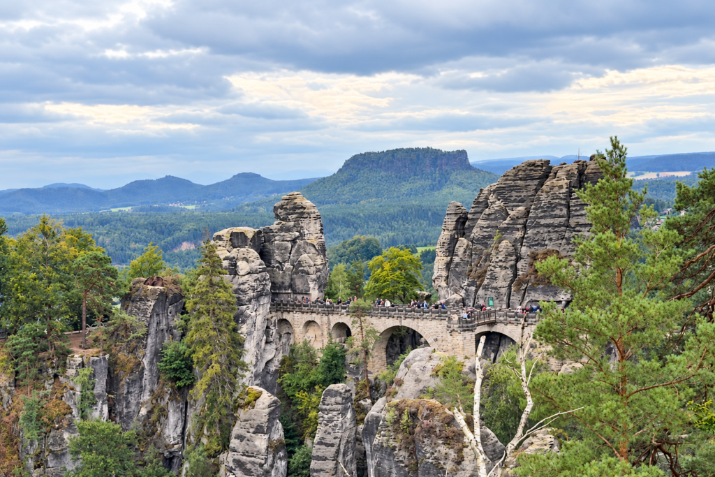 Blick auf die Bastei in der sächsischen Schweiz.