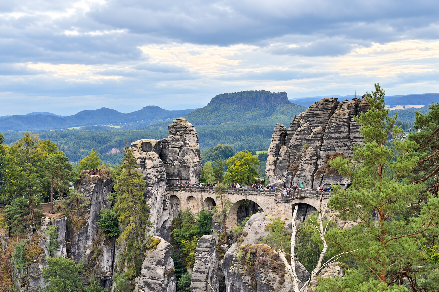 Blick auf die Bastei in der sächsischen Schweiz.